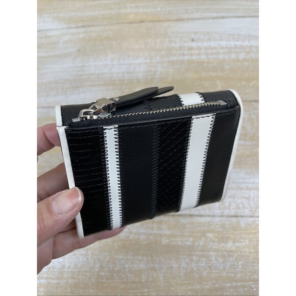 Michael Kors Women's Black & White Striped Leather Envelope Wallet *New w/o Box - Picture 3 of 10